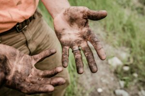 dirty-hands-jesse-orrico-IdjxBF_StBk-unsplash(https-::unsplash.com:photos:a-man-with-his-hands-covered-with-mud-IdjxBF_StBk)-jesse-orrico