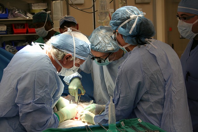 surgery-1049588_640(https-::pixabay.com:en:users:scotth23-1661814:)