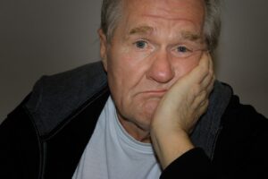 man-272675_1280(https-::pixabay.com:photos:man-face-look-watch-boredom-bored-272675:)-gerd-altmann