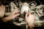 old-photos-256887_1280(https-::pixabay.com:photos:photos-hands-hold-old-256887:)-mical-jarmoluk