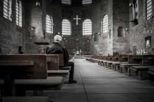 church-768613_1280(https:::pixabay.com:photos:church-praying-prayer-cathedral-768613:)-Free-Photos