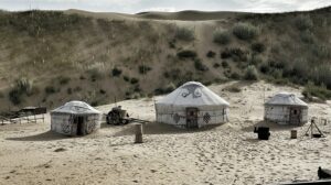 desert-tent-699267_640(https-::pixabay.com:users:StockSnap-894430:)