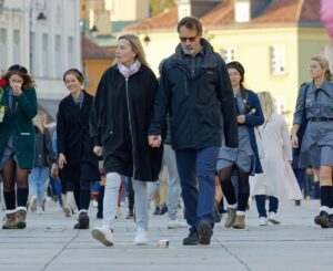 people-pedestrians-7367352_1280(https-::pixabay.com:photos:people-crowd-pavement-street-urban-7367352:)-mircea-Iancu