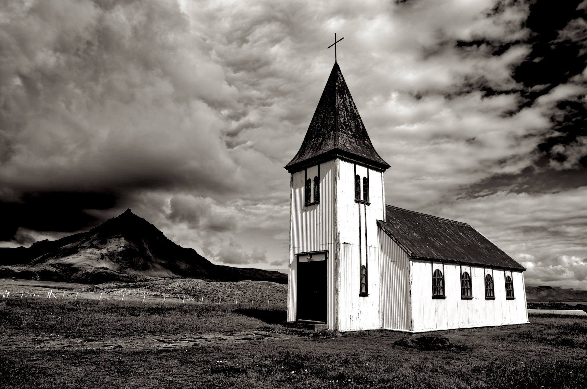 church-in-field-sigurdur-fjalar-jonsson-xWMeZ_Hks-8-unsplash(https:::unsplash.com:@sfjalar)