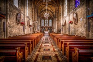 church-3481187_1280(https:::pixabay.com:photos:church-cathedral-architecture-pews-3481187:)-ddxphoto
