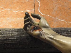 f-christ-hand-2363694_1280(https-::pixabay.com:photos:christ-nails-stigmata-religion-2363694:)-