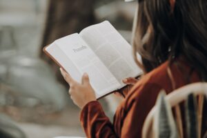 woman-sitting-reading-bible-joel-muniz-XqXJJhK-c08-unsplash(https-::unsplash.com:photos:girl-reading-book-XqXJJhK-c08)