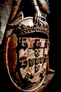 coat-of-arms-pexels-blue-arauz-14546035(https-::www.pexels.com:photo:closeup-of-a-statue-with-a-coat-of-arms-14546035:)-modified