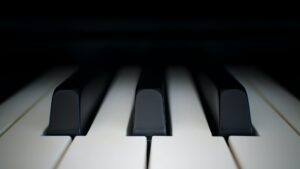 piano-keys-closeup-johannes-plenio-RWytwNueNng-unsplash(https-::unsplash.com:photos:piano-keys-RWytwNueNng)