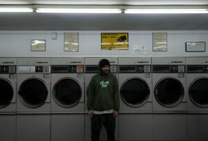 laundromat-person-thomas-dumortier-FJERHhCXmuA-unsplash(https-::unsplash.com:photos:gray-front-load-washing-machines-FJERHhCXmuA)