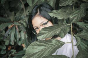 woman-hiding-rainier-ridao-JI1m-rAVJWI-unsplash(https-::unsplash.com:photos:woman-behind-leaves-JI1m-rAVJWI)