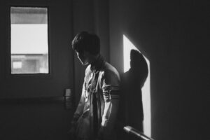 older-boy-alone-room-soragrit-wongsa-x583QhdLZXk-unsplash(https-::unsplash.com:photos:grayscale-photography-of-man-standing-beside-door-x583QhdLZXk)