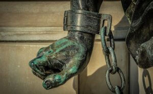 hand-cuffed-4495562_1280(https-::pixabay.com:photos:hand-handcuffs-tied-up-chain-4495562:)-achim-scholty