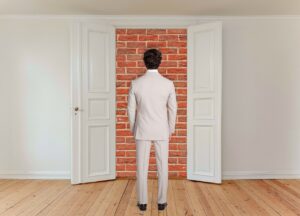 brick-wall-closed-door-6596008_1280(https-::pixabay.com:photos:closed-door-man-dead-end-concept-6596008:)-tumisu