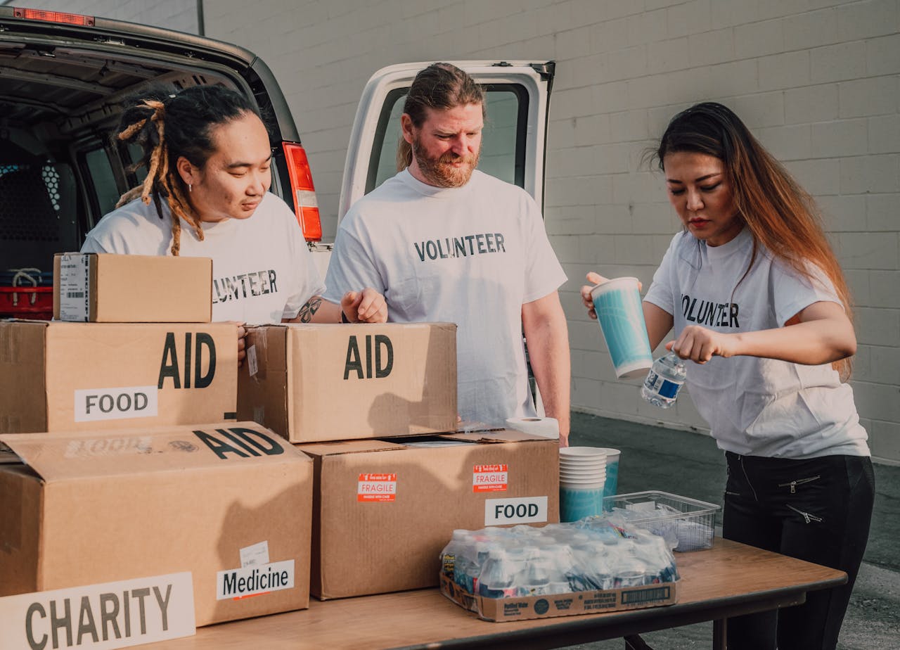 emergency-aid-pexels-rdne-6646778(https-::www.pexels.com:photo:food-love-africa-travel-6646778:)