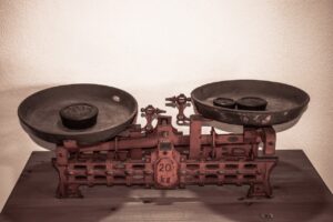 scale-1987770_1280(https-::pixabay.com:photos:scale-old-antique-weight-1987770:)-demitrisvetsikas1969